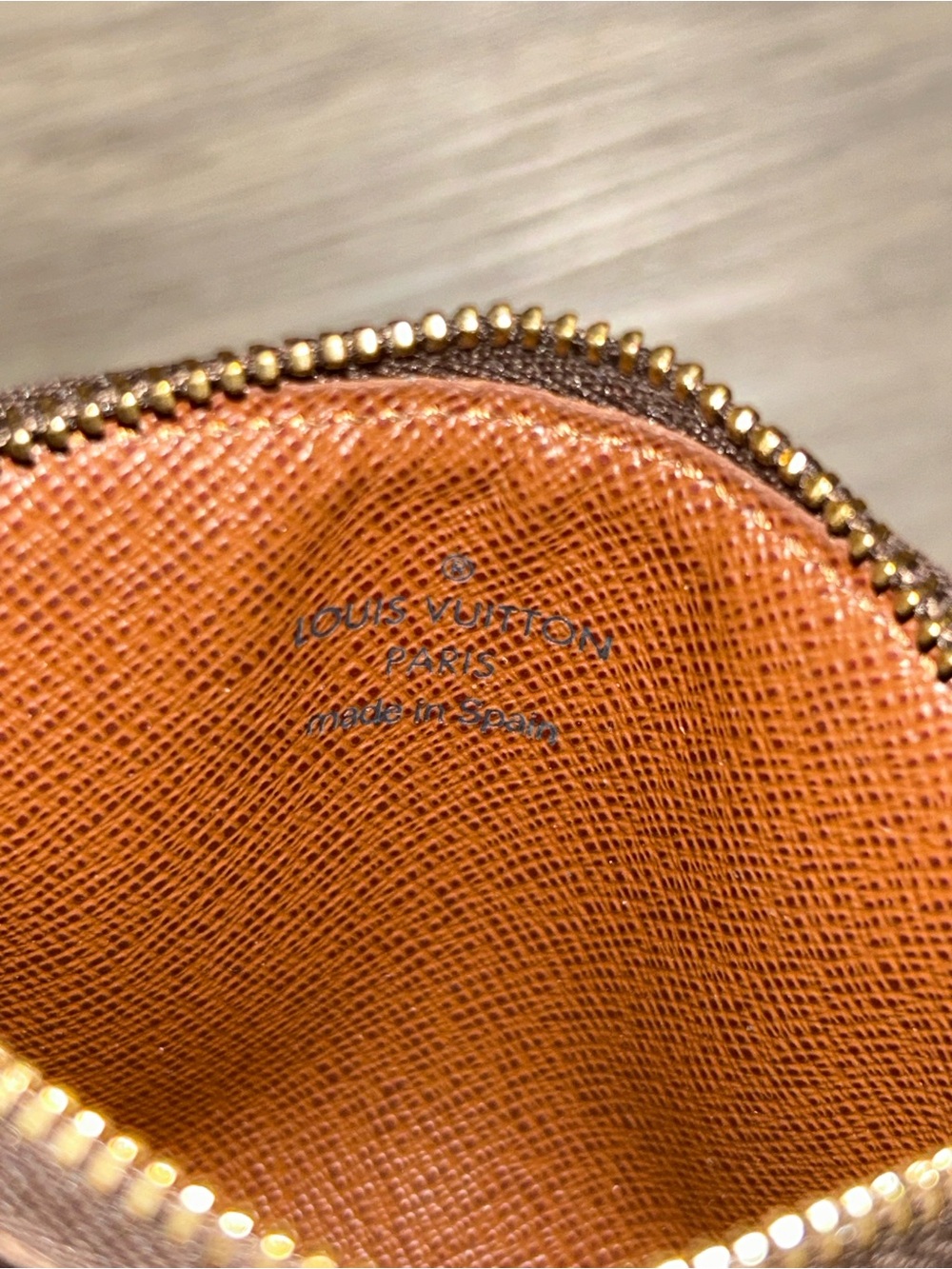 Louis Vuitton Monogram Schilling Coin Purse - Picture 3 of 13